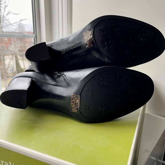 Naturalizer women black Lamont leather boots with side zip closure, size 7 M - Picture 7 of 10